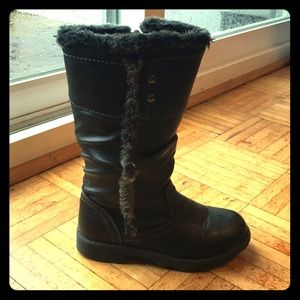 Black man-made leather faux fur lining girl boots
